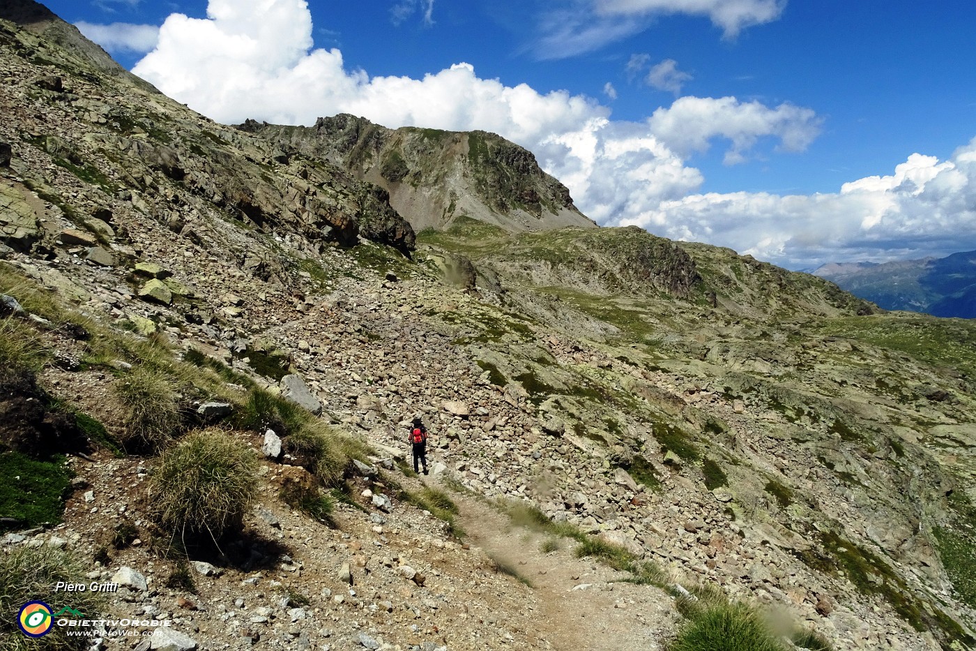 53 Ripercorriamo in senso inverso, in discesa, il percorso di salita.JPG - 